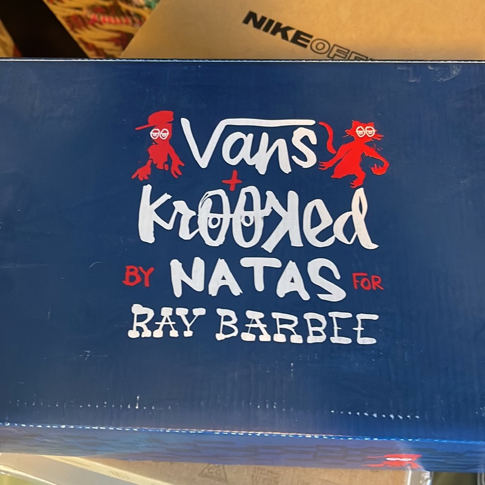 Vans - Picture 6 of 7